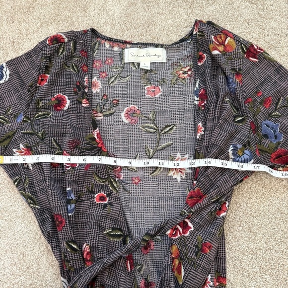 French Laundry Floral Wrap Shirt Size Large - Picture 9 of 9